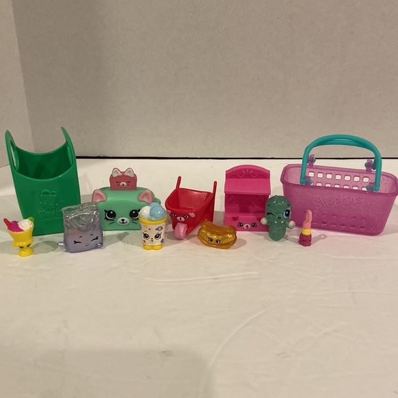 Set of 11 Shopkins - Picture 1 of 6